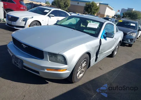 2008 Ford Mustang V6 Premium z USA, uszkodzony, nr VIN 1ZVHT80N185181531